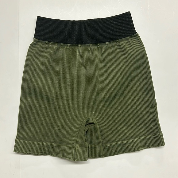 Free People Movement Happiness Runs Prajna Shorts XS/S Army Green NWOT - Picture 2 of 4